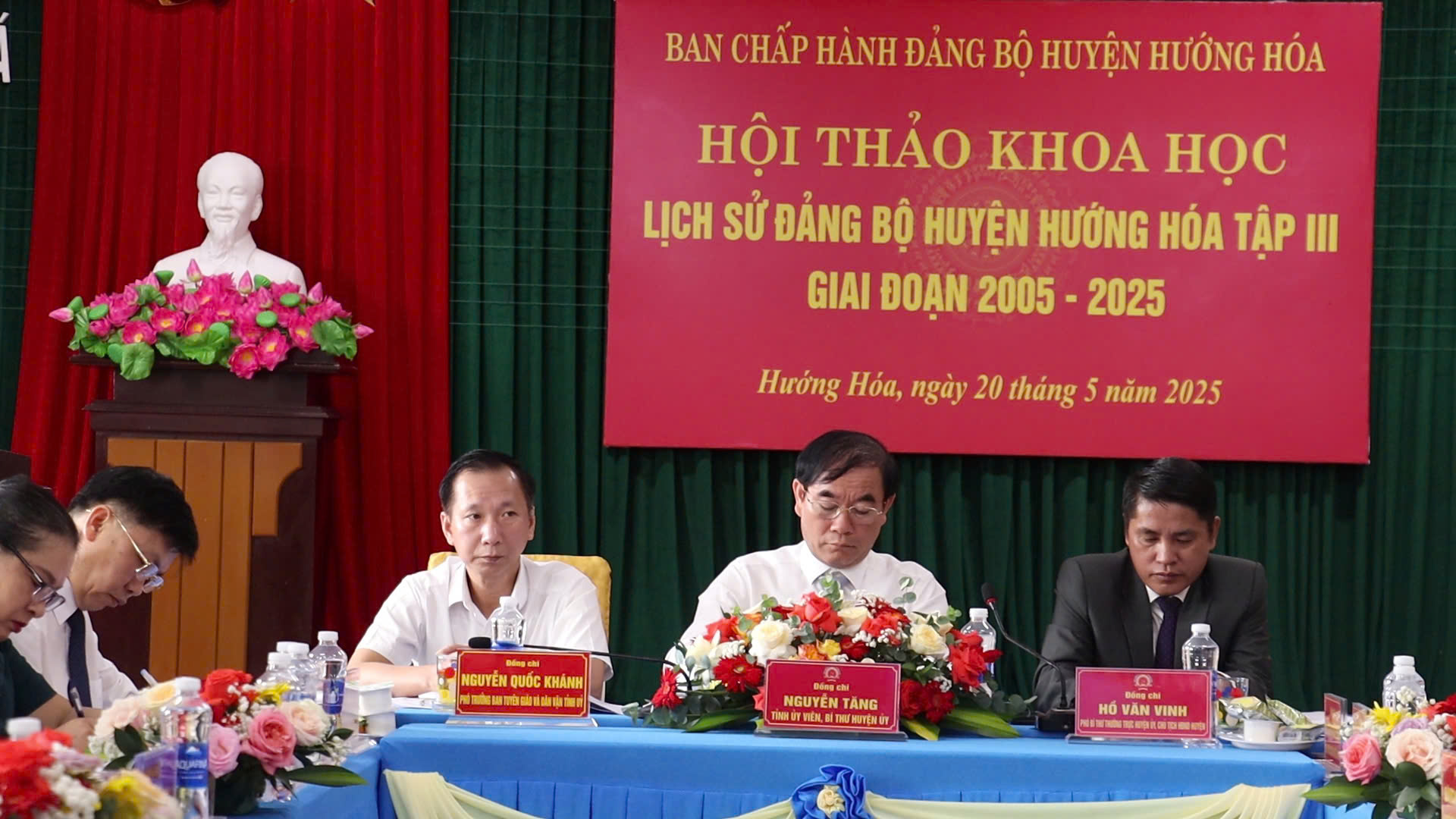 HỘI THẢO KHOA HỌC “LỊCH SỬ ĐẢNG BỘ HUYỆN HƯỚNG HOÁ, TẬP IIII, GIAI ĐOẠN 2005 - 2025” KHẲNG ĐỊNH CHẶNG ĐƯỜNG PHÁT TRIỂN, GIỮ GÌN KÝ ỨC LỊCH SỬ ĐỊA PHƯƠNG